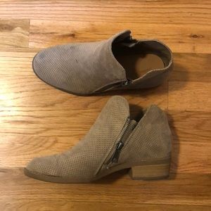 Tan Zip up Anklet boots